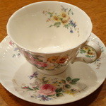 8 1／2 - お皿と同じ花柄のティ-カップ
