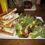 R-S - グリルドチキンサンド+サラダ 1050円 2012年9月