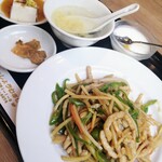Nixi Shou Wa Xashou - 青椒肉絲定食　¥880　※ご飯写ってないけどちゃんとご飯付いてます！