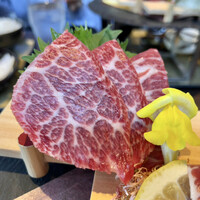 馬桜 銀座通り店 - 特選馬刺し(三角バラ)