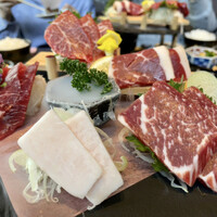 馬桜 銀座通り店 - 馬刺し5種盛り