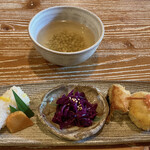 十割蕎麦 江 - 前菜　そばの入ったとうもろこしご飯，もちもち