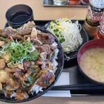 Densetsuno Sutadonya - 豪快Wホルモンすたみな焼肉丼飯増し+プチサラダ