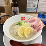 KITCHEN TAKANO - 【限定】煮干しの冷やし塩そば ¥1500、気まぐれご飯（豚メンマ飯）¥200、瓶ビール（小）¥400