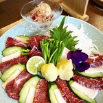 水上山荘 - 馬刺し。たてがみは初体験。