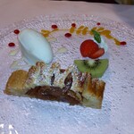 オーベルジュ オーパヴィラージュ - アップルパイ 自家製ヨーグルトアイスクリーム