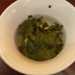 萬珍樓 - ほとんどお茶を飲み切り、茶葉が開いた状態の黄金桂