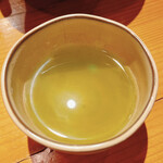 Uogin Sakaba - サービスの熱茶