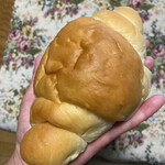 まことや - 大きな塩バターロール