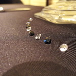 ガストロノミー ジョエル・ロブション - テーブル上のスワロフスキー