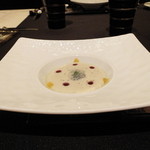 ガストロノミー ジョエル・ロブション - ゴルゴンゾーラピカンテ　温かいエスプーマに仕上げ