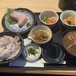 魚食処 一豊 - 本日のおすすめ　カンパチ定食　※メインの塩焼きは別写真