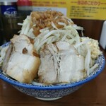 Matsukidada - これで小ラーメン、野菜、ニンニク、アブラをマシ、テッペンには味付脂(^^;