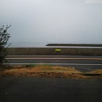 西端手打 上戸うどん - 窓の外にうっすらと伊吹島