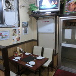 晴々飯店 - 店内はけっこう狭め（2013.08）