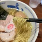 Takechan Ni Boshi Ramen - 麺リフトぉ〜♬細麺ストレートですが、ややモチッとした感触