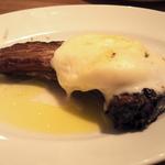 ピッツェリア・スクニッツォ・ダ・シゲオ - 仔羊の窯焼き。燻製モッツァレラ乗せ。