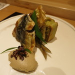 神保町 傳 - 25年8月　和歌山鮎　天日干し　肝パテ　米粉パン