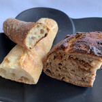 チェスト船堀 - チーズのパン（キタノカオリ）280円　バゲット（ねばりごし）1/2本　220円　いちじくとアーモンドのカンパーニュ（ミナミノカオリ）1/4　400円　