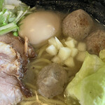 RAMEN たけり - きのこペーストにりんごにベーコン肉団子にキャベツ