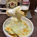ヤマタニ餃子店 - お通しのキャベツ(アップ)