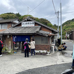 Yamaguchi Okonomiya - 外にも沢山のお客様。車の中にも沢山待機中の人いた。