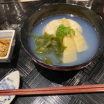 四季彩ダイニング　春 - 蛤真丈の若竹椀
      
      筍は柔らかく、蛤のお出汁が濃いめ
      
      真丈はフワフワ　食感が楽しい。