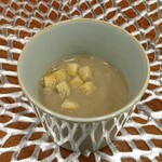 パザパ - 本日のスープ～ごぼうのポタージュ トリュフの香るカリカリクルトン
