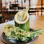 納屋茶寮 MEGURU - たんぽぽ、お茶の葉、のびるの天ぷら