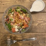 トラットリアイルポッツォ - 彩り野菜のシーザーサラダ