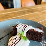 トラットリアイルポッツォ - ガトーショコラ（焼き加減リニューアルしました！）テイクアウト可。