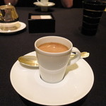 ガストロノミー ジョエル・ロブション - カフェとミニャルディーズ