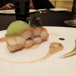 ガストロノミー ジョエル・ロブション - ドーバーソール　アーモンドパウダーをまとわせて骨付きでロースト