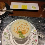 懐石フランス料理 グルマン橘 - 新玉ねぎの冷製スープ