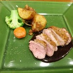 Pas A Pas... - 本日のメイン～鴨胸肉のロースト 新じゃがのリヨネーズ 赤ワインソース