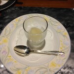 懐石フランス料理 グルマン橘 - お箸休めのグラニテ“玉露と梅”