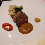 懐石フランス料理 グルマン橘 - 国産牛サーロインの網焼き白胡麻とフォンドヴォーのソースシェフ厳選京都産野菜の彩り