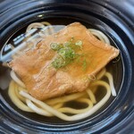 ゆすら庵 - 【大判京揚げ　きつねのおうどん　880円】