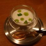 アノニム - イエローパプリカのプリン、ミントソースかけ