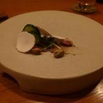 アノニム - 鮎のペースト、貝割れ、マッシュルーム、キューリ、ピスタチオ添え