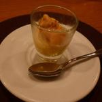 アノニム - 人参のムースとルバーブソース、雲丹添え