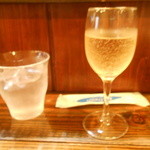 ビーフシチューとハンバーグステーキのお店 BUN吉 - ローストビーフ待ちに白ワインを