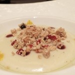 ガストロノミー ジョエル・ロブション - ゴルゴンゾーラピカンテ　温かいエスプーマに仕上げ