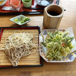 聴風庵 - 天ぷらとそばが後からでてきます