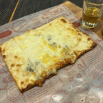 ニュー三幸 - 6種チーズのおつまみピザ（ハーフ）638円