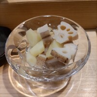 寿司処 しん - 姫生姜と蓮根の甘酢漬け