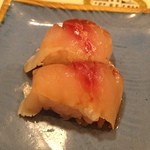 小田島 - 関アジの握り。
                                もっと食べたい。