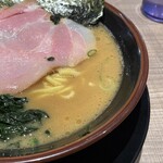 麺匠 うえ田 - 甘みが強くクリーミーなスープ。