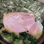 麺匠 うえ田 - チャーシューは大きめ。