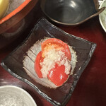 Fujimaru - サラダはスライストマトに玉葱のみじん切りが乗っていて、フレンチドレッシング的なものがかかっていました。
